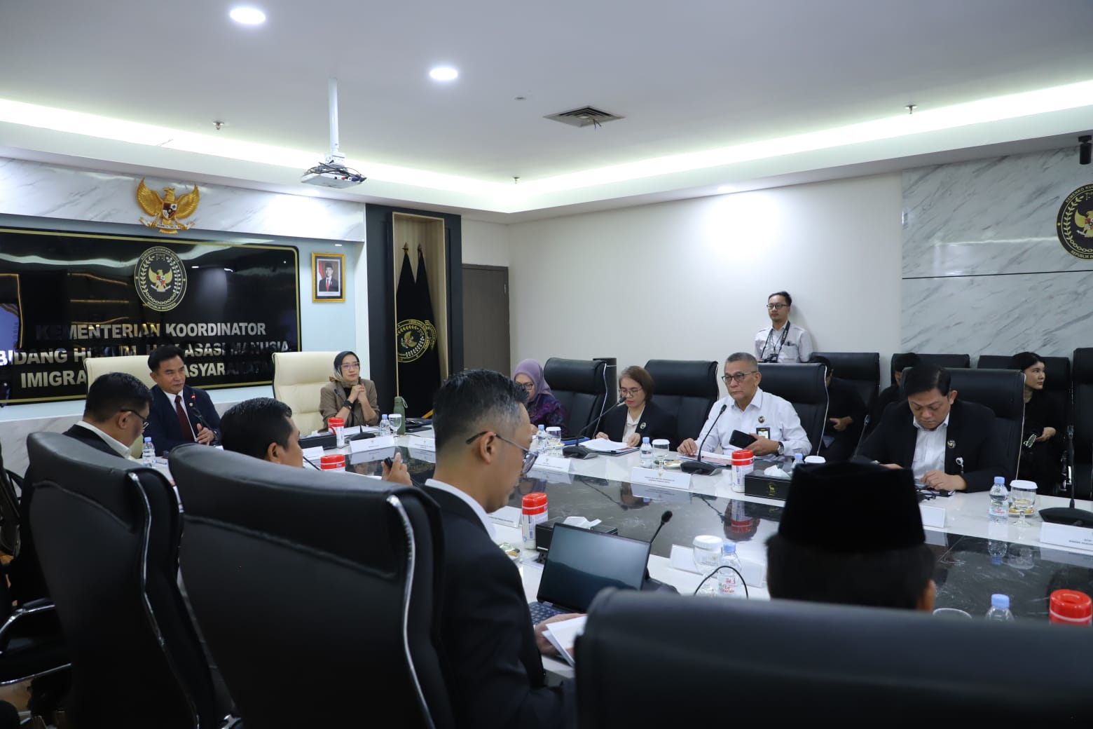 PENGUATAN KOORDINASI KELEMBAGAAN UNTUK MENDUKUNG PEMBANGUNAN HUKUM NASIONAL