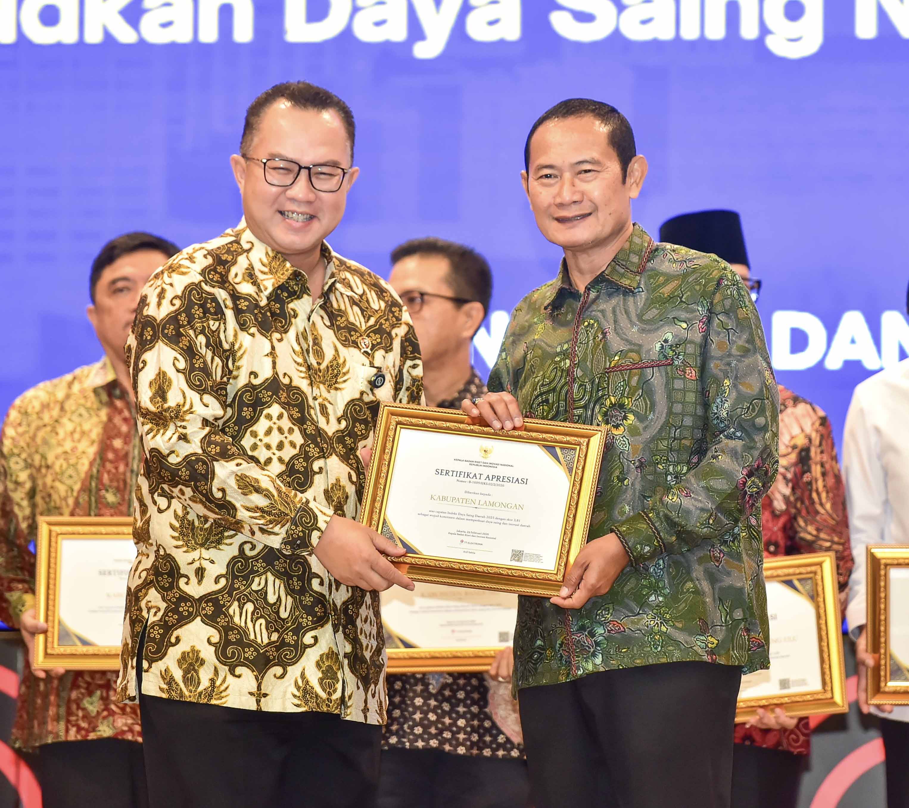 Foto: Berkomitmen Perkuat Daya Saing dan Inovasi Daerah, Kabupaten Lamongan Peroleh Sertifikat Apresiasi IDSD 2025