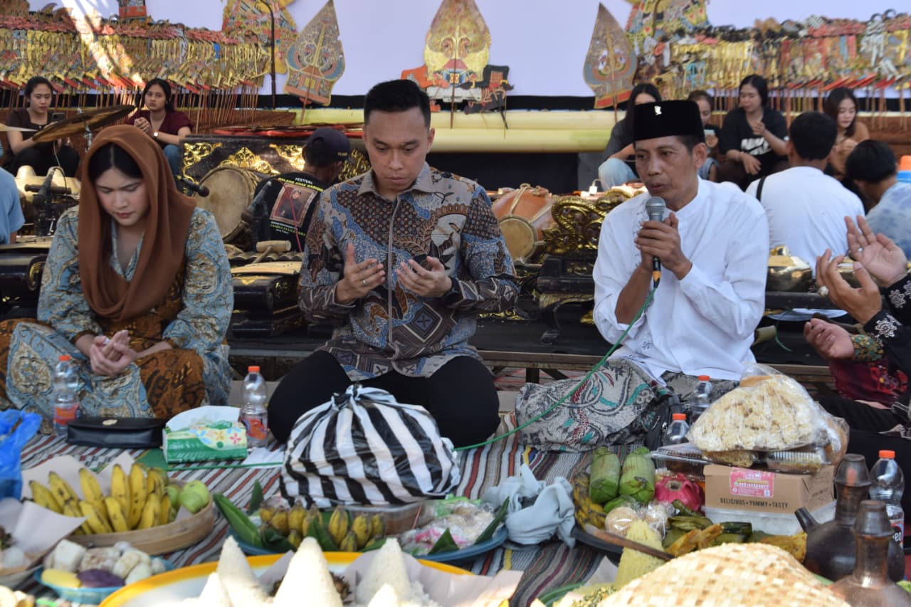 Foto: Hadiri Sedekah Bumi Dusun Sambong, Wabup Dirham Apresiasi Peran Petani