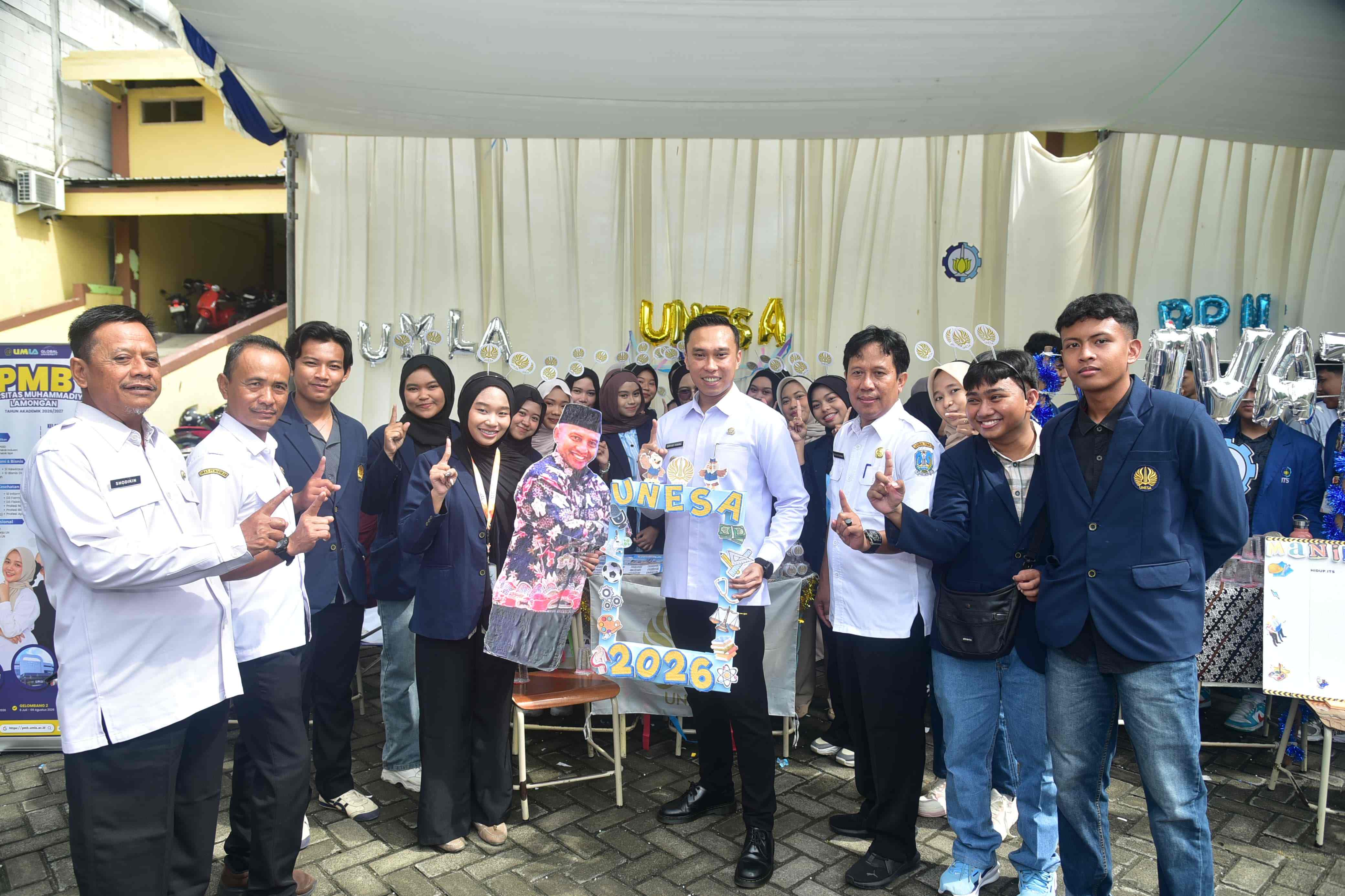 Foto: Buka Expo Campus 2026, Wabup Dirham Ajak Pelajar SMAN 1 Lamongan Siap Hadapi Tantangan Masa Depan