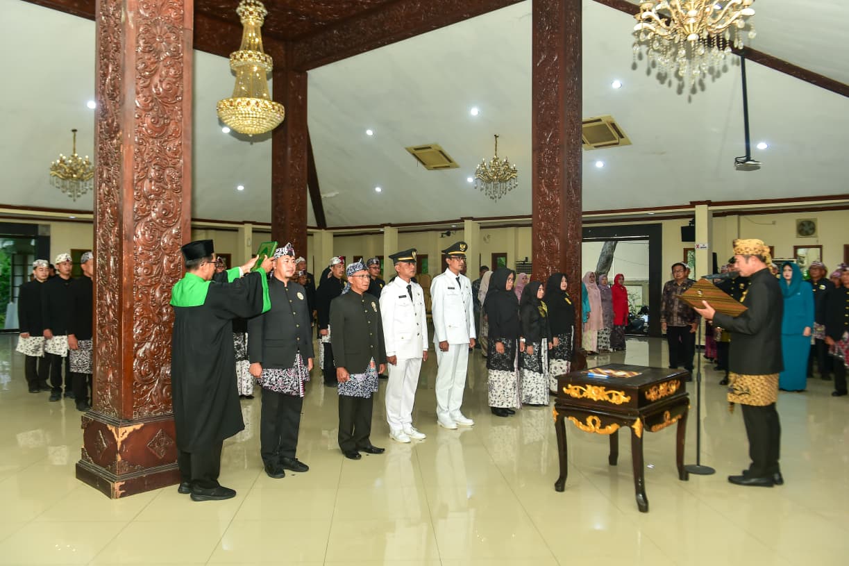 Foto: Lantik 34 Pejabat Struktural, Bupati Yes Dorong Kinerja Profesional dan Pelayanan Publik yang Optimal