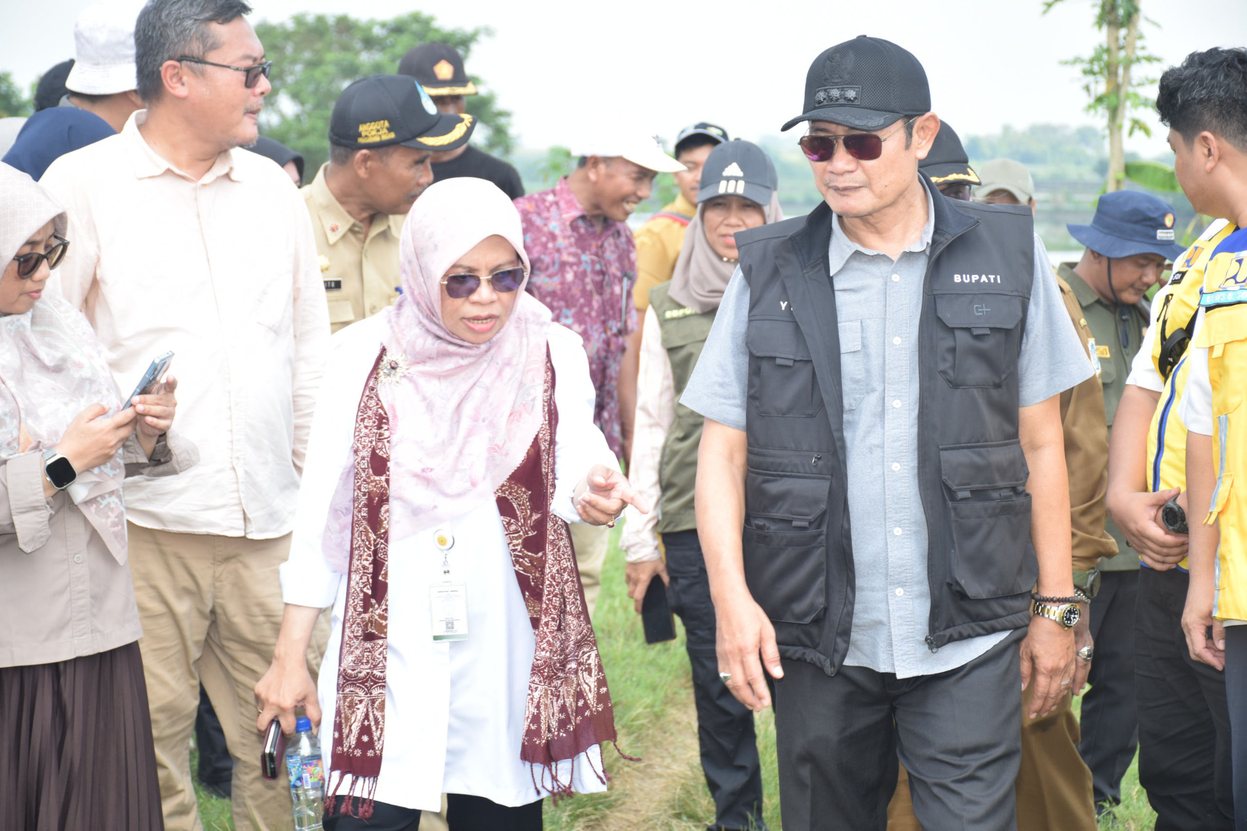 Foto: Bersama Dirjen Tanaman Pangan, Bupati YES Tinjau Lokasi Bantuan Irigasi Perpompaan