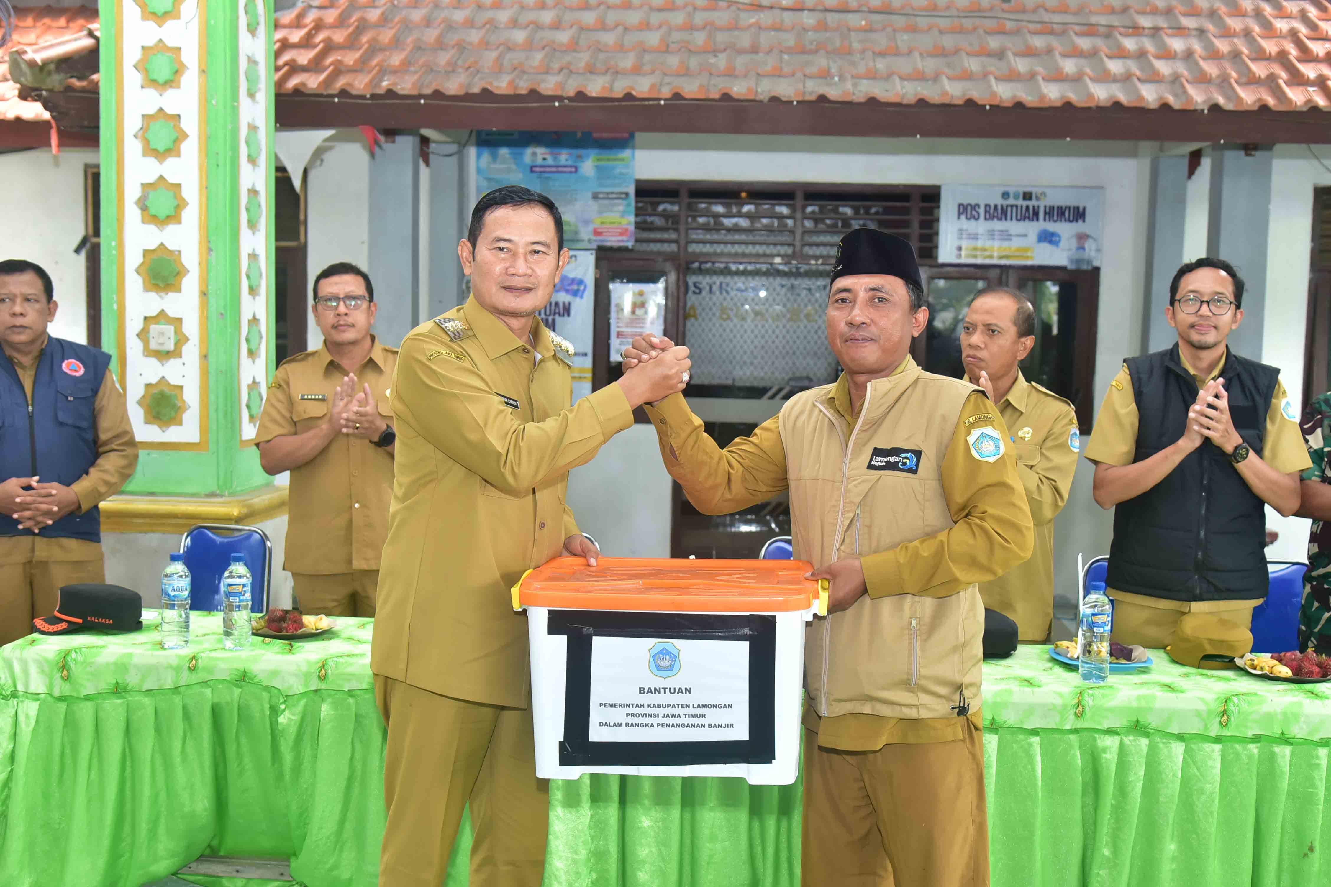 Foto: Bupati Yes Salurkan Bantuan Kepada Warga Terdampak Banjir di 2 Kecamatan