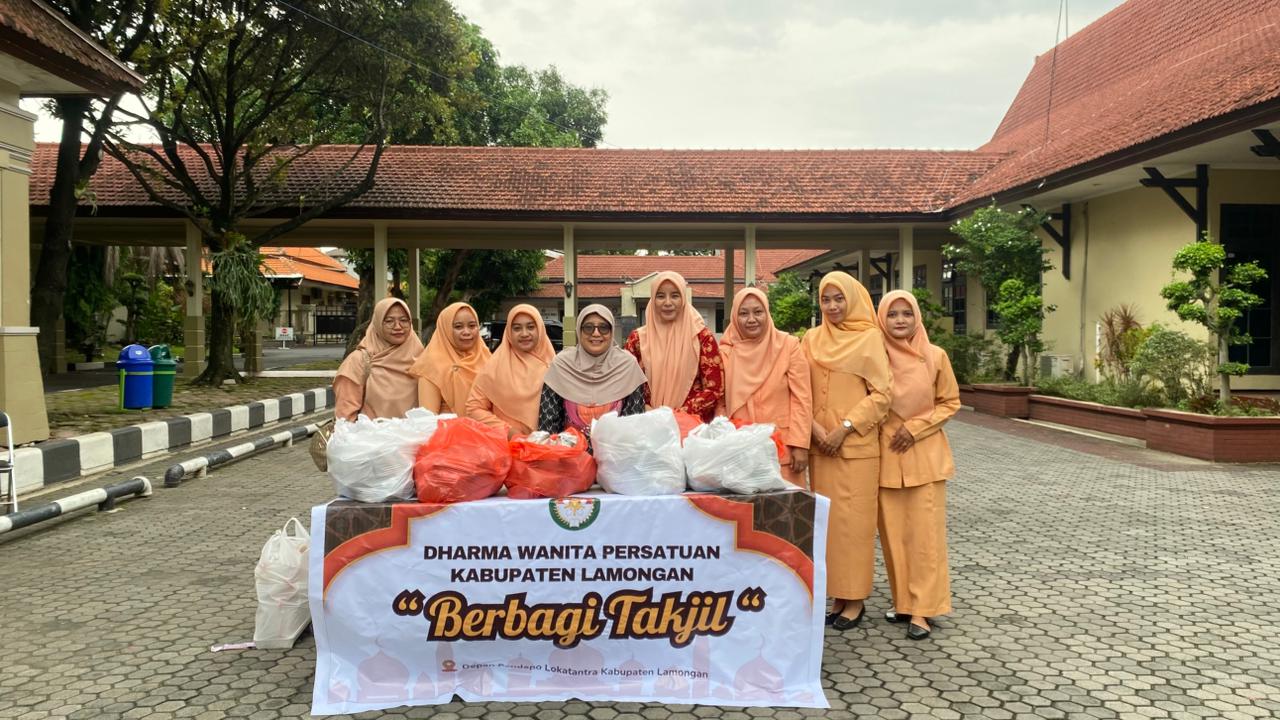 Foto: Dharma Wanita Persatuan Bapenda melaksanakan kegiatan Berbagi Takjil