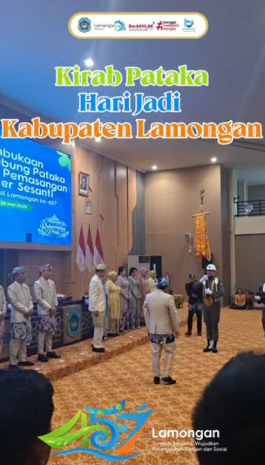 Foto: Kepala Bapperida Kabupaten Lamongan, Dr. SUJARWO, S.T., M.M., turut mengikuti rangkaian Kirab Pataka bersama jajaran Forkopimda dan perangkat daerah.