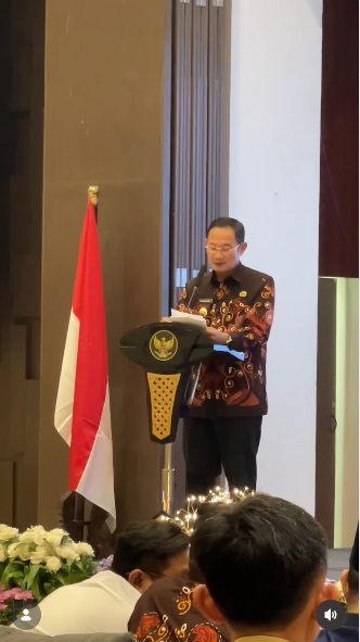 Bupati @yuhronur_yes secara resmi membuka Musyawarah Perencanaan Pembangunan (Musrenbang) Kabupaten Lamongan dalam rangka penyusunan Rencana Kerja Pemerintah Daerah (RKPD) Tahun 2027, yang digelar di Aula Gajah Mada Pemkab Lamongan, Selasa (31/3).