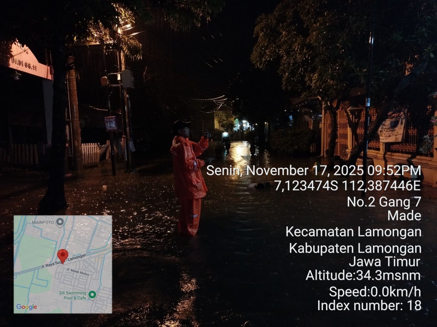 Foto: Cuaca Ekstrem Sebabkan Banjir Genangan di Beberapa Titik Kota Lamongan