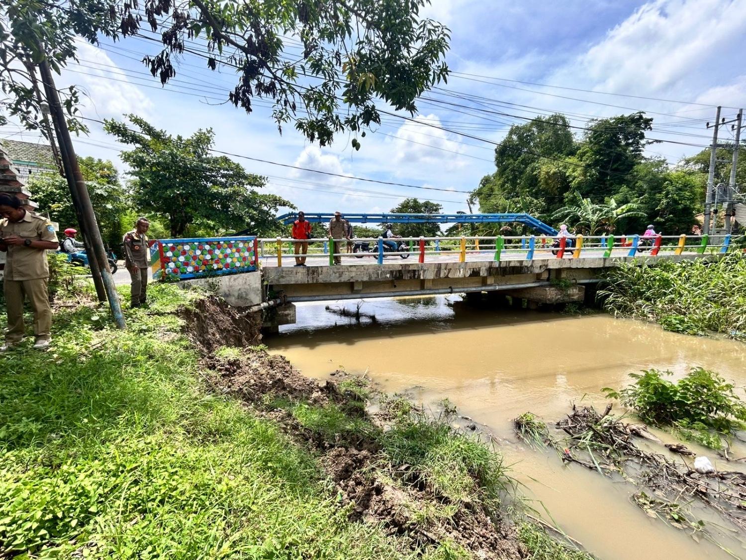 Foto: Kejadian Sleding Tanggul di Desa Tanjung, Kecamatan Lamongan