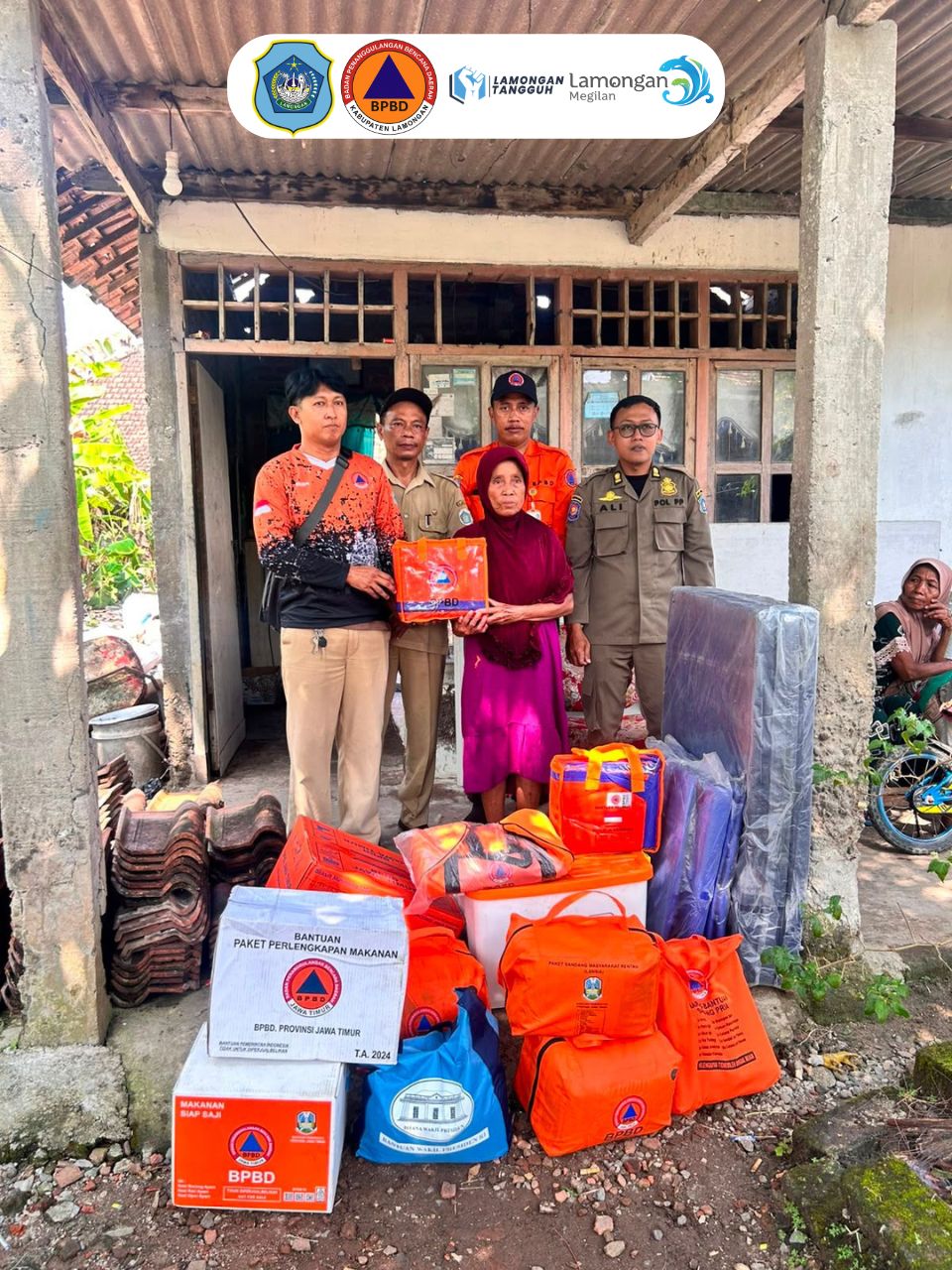 Foto: DISTRIBUSI LOGISTIK BAGI WARGA TERDAMPAK BENCANA DI KECAMATAN TIKUNG DAN KECAMATAN SUGIO