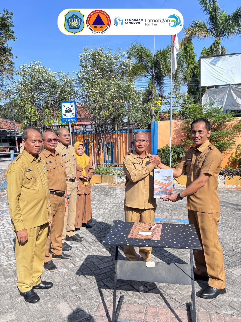 Foto: APEL HARI SENIN YANG DIPIMPIN OLEH BAPAK SEKDA SEKALIGUS SERTIJAB KALAKSA BPBD KAB.LAMONGAN