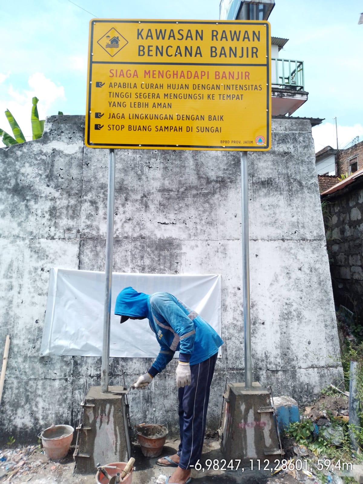 Foto: Pemasangan Papan Himbauan Kebencanaan di Kabupaten Lamongan Tahun 2025