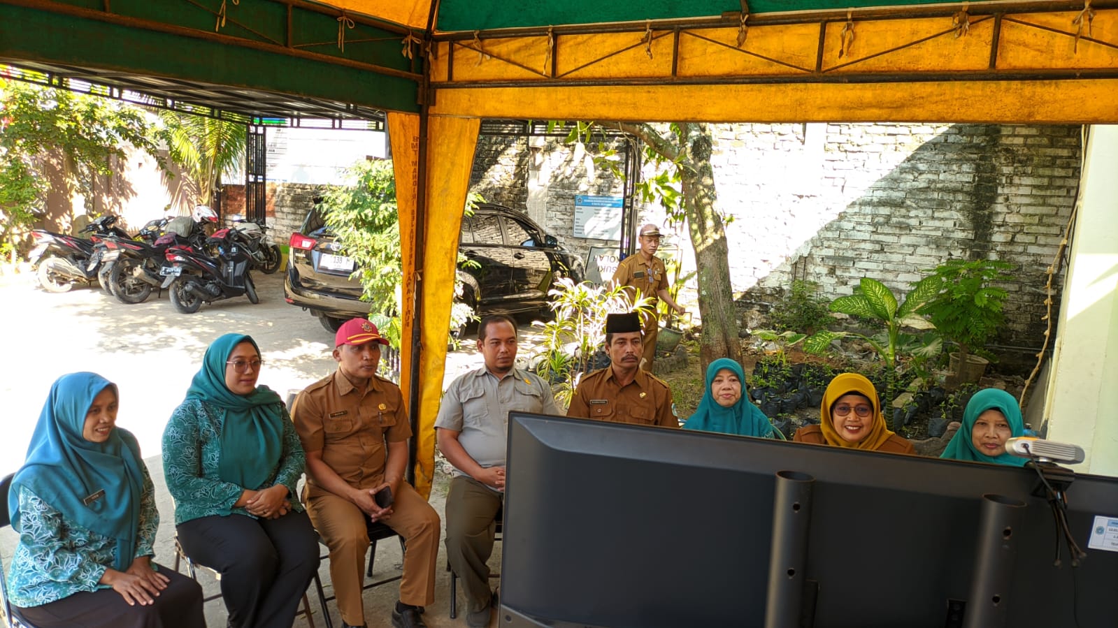 Foto: GERAKAN SERENTAK TANAM CABAI DAN TOMAT DI PEKARANGAN DIIKUTI KECAMATAN BRONDONG MELALUI ZOOM MEETING