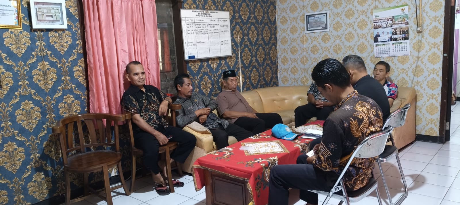Foto: KOORDINASI DISTRIBUSI SPPT PBB 2026 DI KELURAHAN BRONDONG PERKUAT PELAYANAN PAJAK KEPADA MASYARAKAT