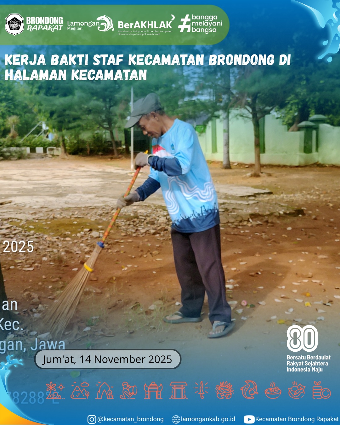 Foto: KERJA BAKTI STAF KECAMATAN BRONDONG DI HALAMAN KANTOR KECAMATAN