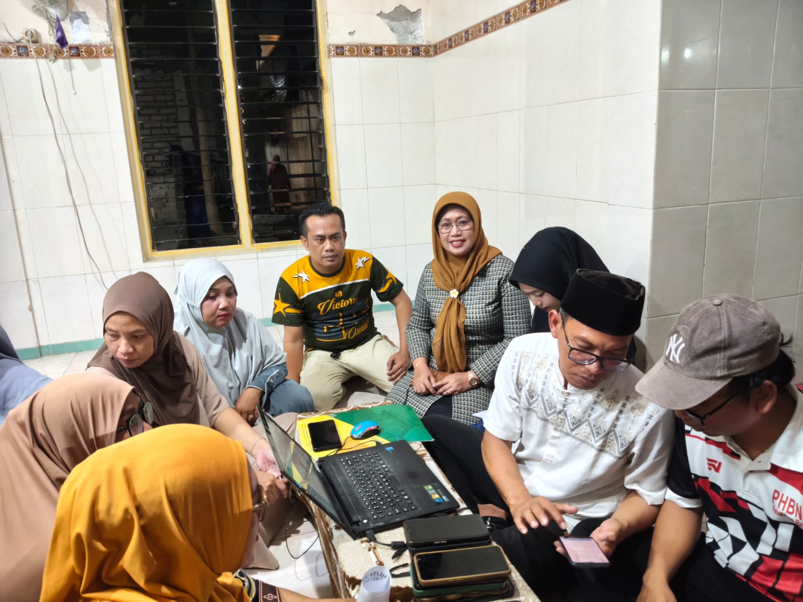 Foto: PELAYANAN JEMPUT BOLA IKD KELURAHAN BRONDONG DILAKSANAKAN DI MASJID SYIFA'UD DAWA'