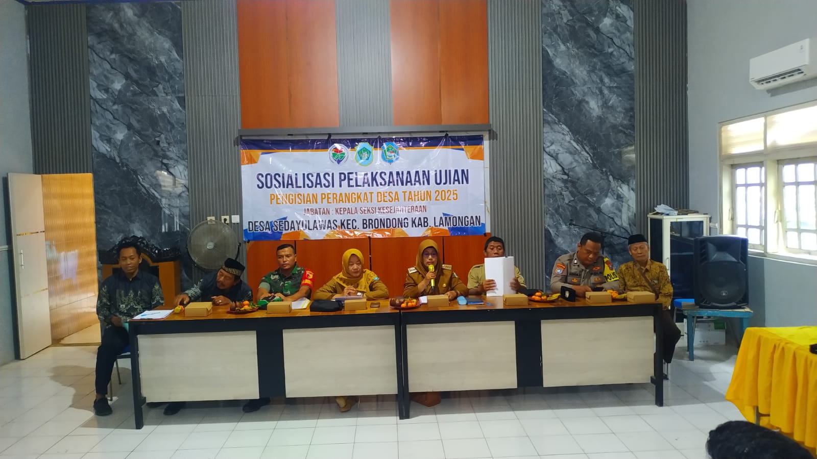 Foto: SOSIALISASI UJIAN PENGISIAN PERANGKAT DESA SEDAYULAWAS BERLANGSUNG KONDUSIF