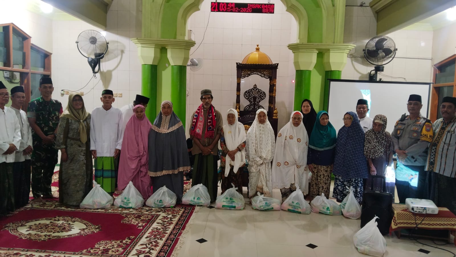 Foto: SAFARI DAKWAH DAN BAKTI SOSIAL PERERAT SINERGI FORKOPIMCAM DI DESA PAMBON