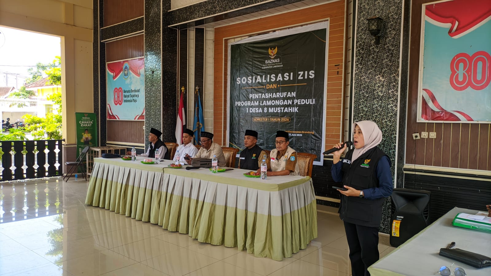 Foto: SOSIALISASI ZIS DAN PENYALURAN BANTUAN ZAKAT MELALUI PROGRAM LAMONGAN PEDULI 1 DESA 8 MUSTAHIK DI KECAMATAN BRONDONG