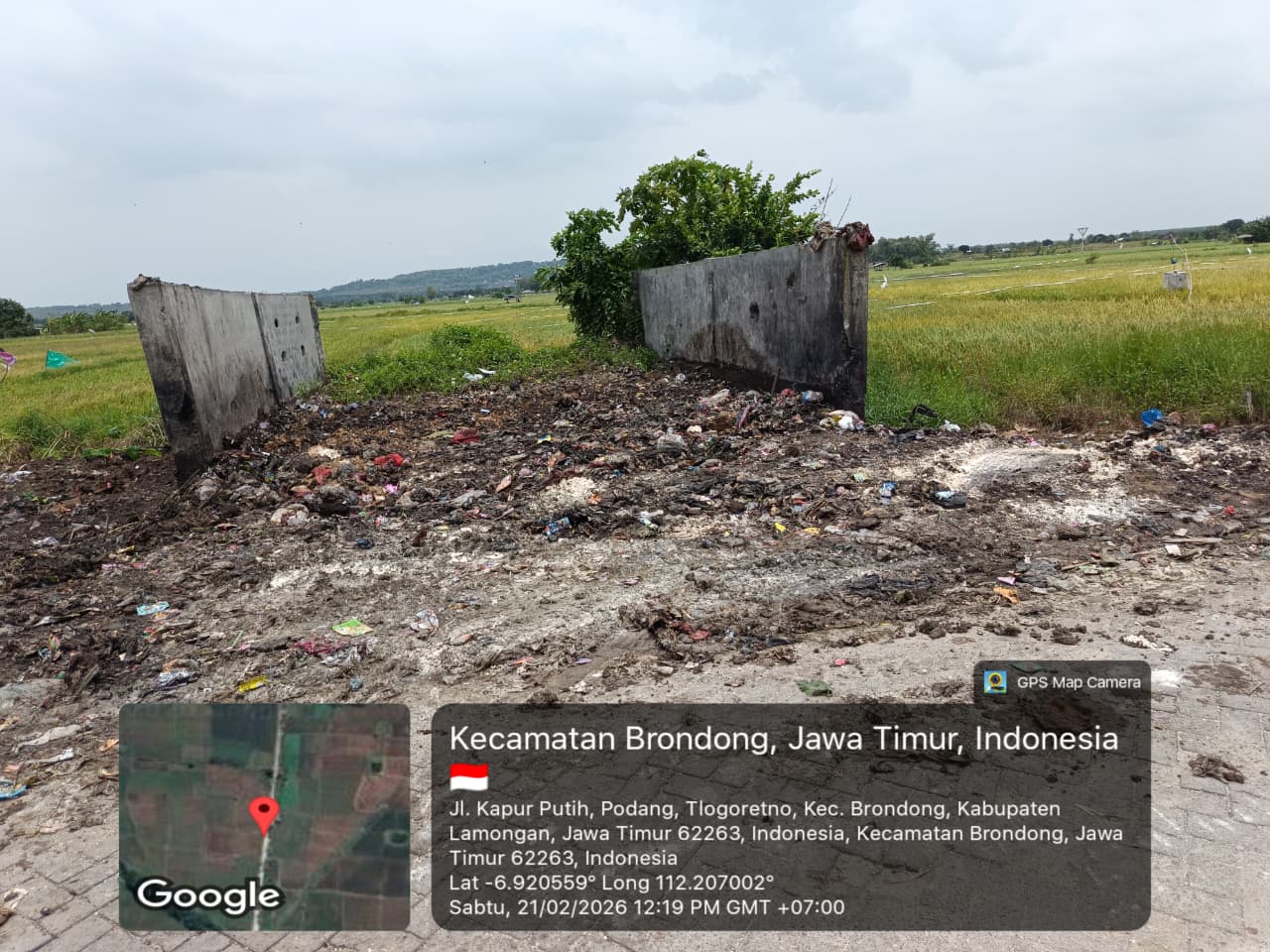 Foto: PENGANGKUTAN SAMPAH DESA TLOGORETNO GUNAKAN ALAT BERAT, PEMDES SIGAP JAGA KEBERSIHAN LINGKUNGAN