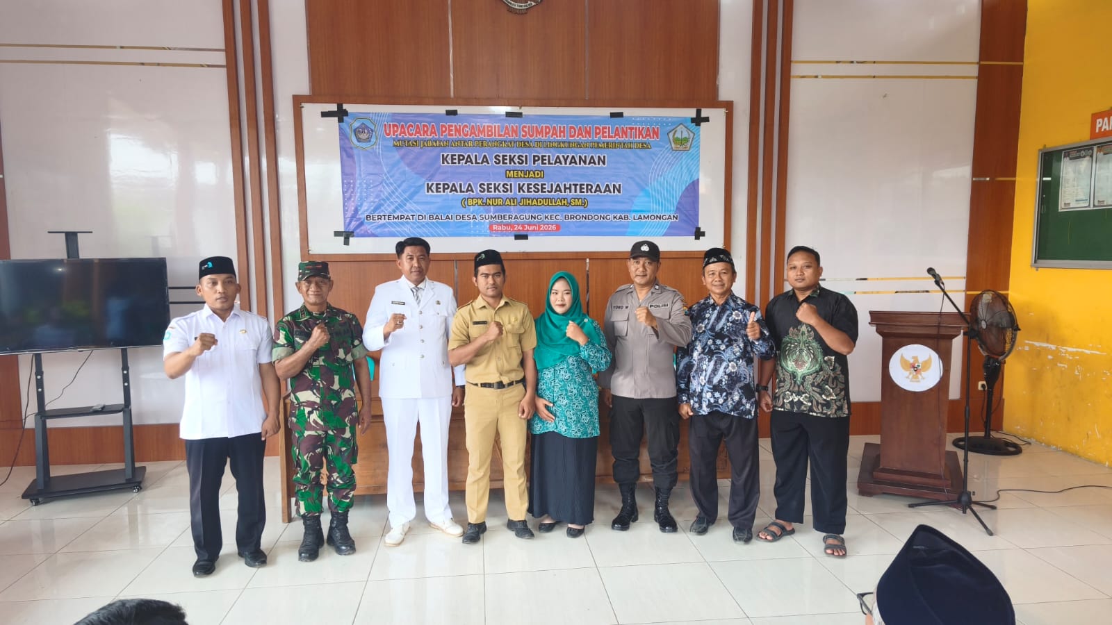 Foto: UPACARA PENGAMBILAN SUMPAH DAN PELANTIKAN MUTASI JABATAN ANTAR PERANGKAT DESA DI PEMERINTAH DESA SUMBERAGUNG