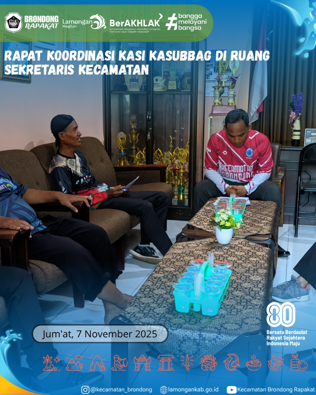 Foto: RAPAT KOORDINASI KASI DAN KASUBBAG PERSIAPAN UPACARA HARI PAHLAWAN DI KECAMATAN BRONDONG
