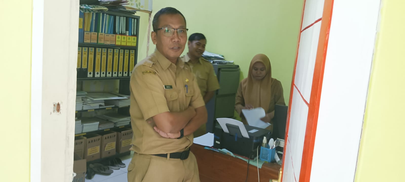 Foto: KUNJUNGAN KEPALA DISDUKCAPIL KABUPATEN LAMONGAN TINJAU KEBUTUHAN PENAMBAHAN BLANGKO E-KTP DI MALL PELAYANAN KECAMATAN BRONDONG