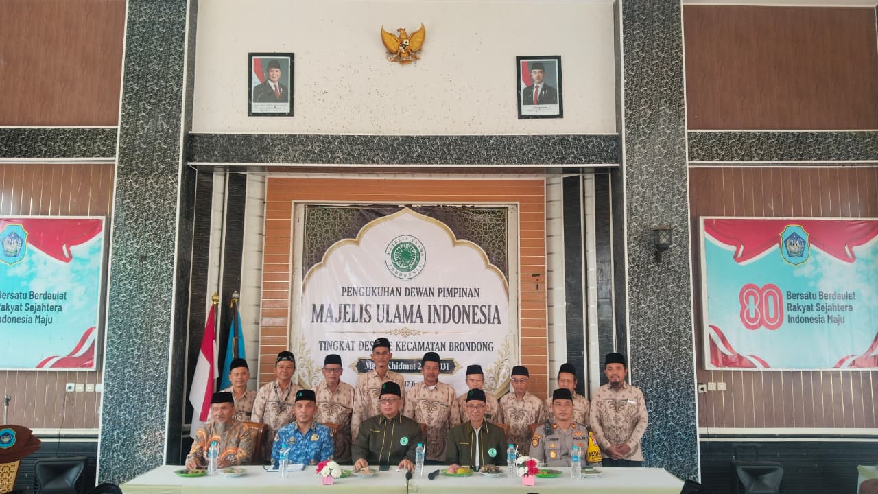 Foto: PENGUKUHAN DEWAN PIMPINAN MAJELIS ULAMA INDONESIA TINGKAT DESA SE-KECAMATAN BRONDONG DILAKSANAKAN DI PENDOPO KECAMATAN
