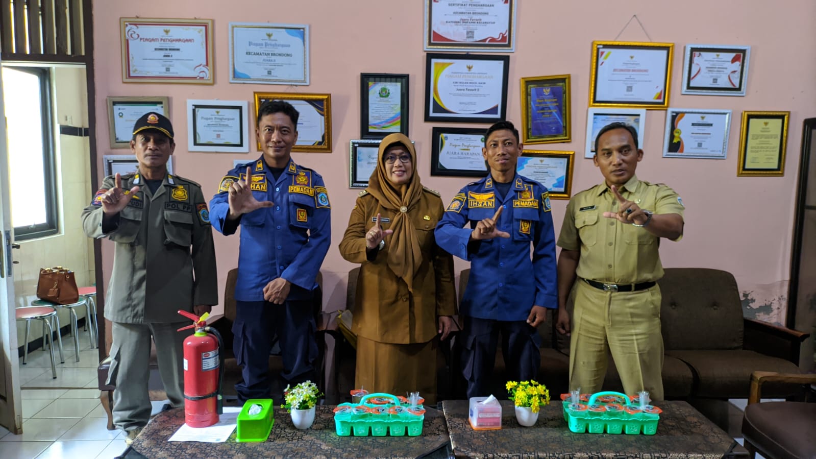 Foto: DAMKAR LAKUKAN PENINJAUAN APAR DI KANTOR KECAMATAN BRONDONG