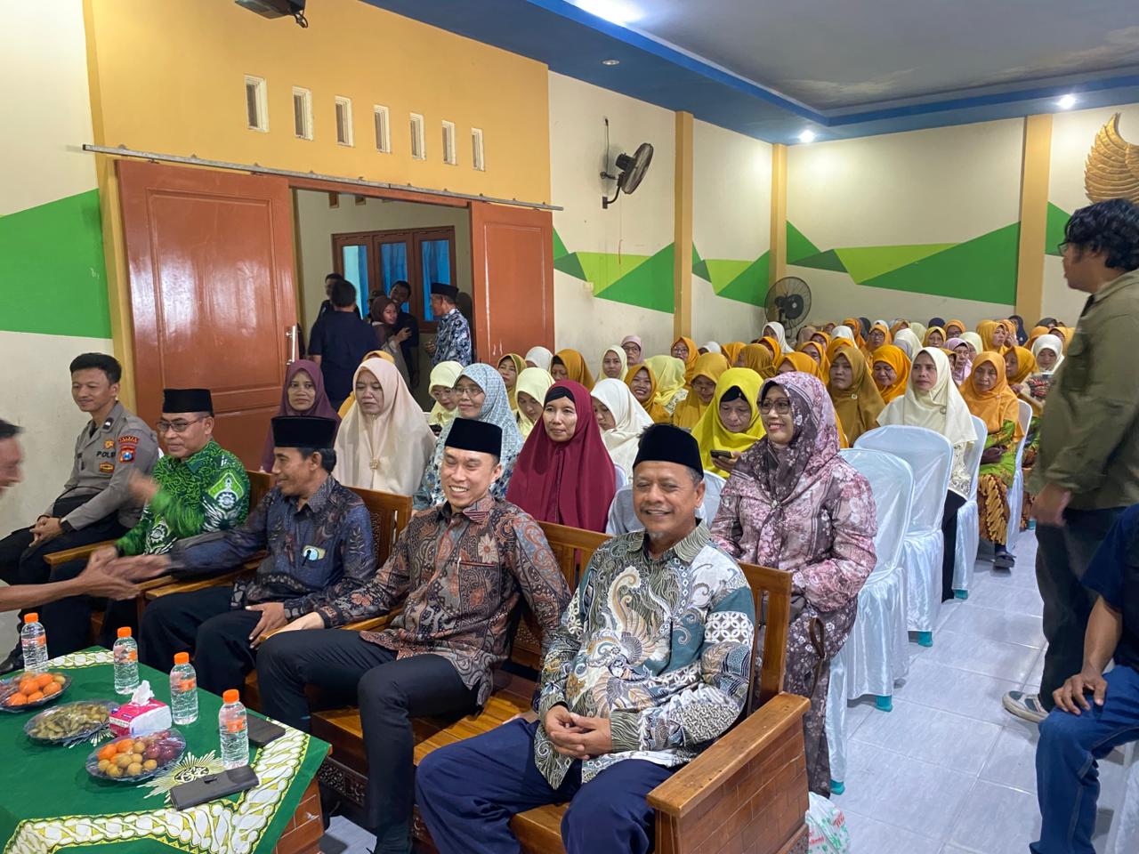 Foto: CAMAT BRONDONG HADIRI BINCANG BISNIS DAN TURBA EKONOMI PDM LAMONGAN DI PACIRAN