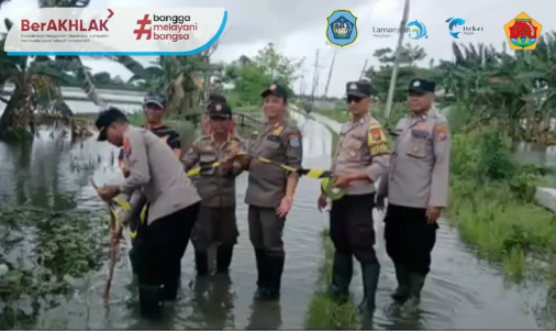 Foto: PEMASANGAN SAFETY LINE DI DESA WEDUNI