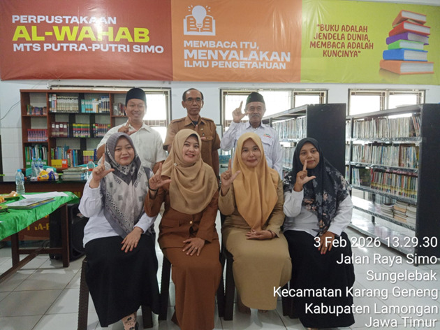 Foto: Tim Bina Pustaka Dinas Arpusda Laksanakan Visitasi dan Pembinaan Pengelolaan Perpustakaan di Perpustakaan Al-Wahab MTs Putra Putri Simo Karanggeneng