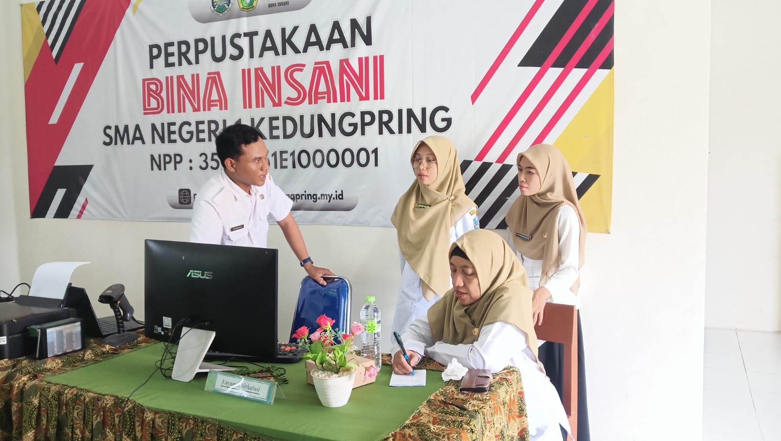 Foto: Bina Pustaka Kunjungi SMA Negeri 1 Kedungpring, Dorong Digitalisasi Perpustakaan melalui Aplikasi INLISLite