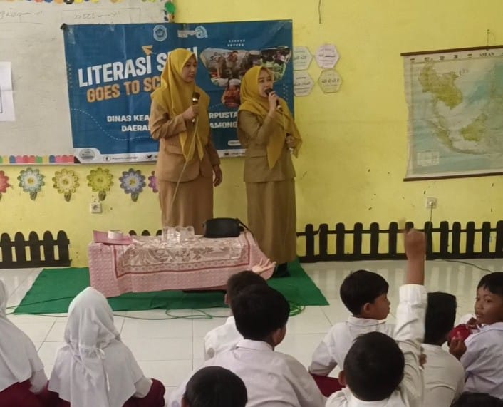 Foto: [LITERASI SERU GOES TO SCHOOL : SDN TLOGOAGUNG KEC. KEMBANGBAHU & ARPUSDA BERGERAK BERSAMA GIATKAN LITERASI]
