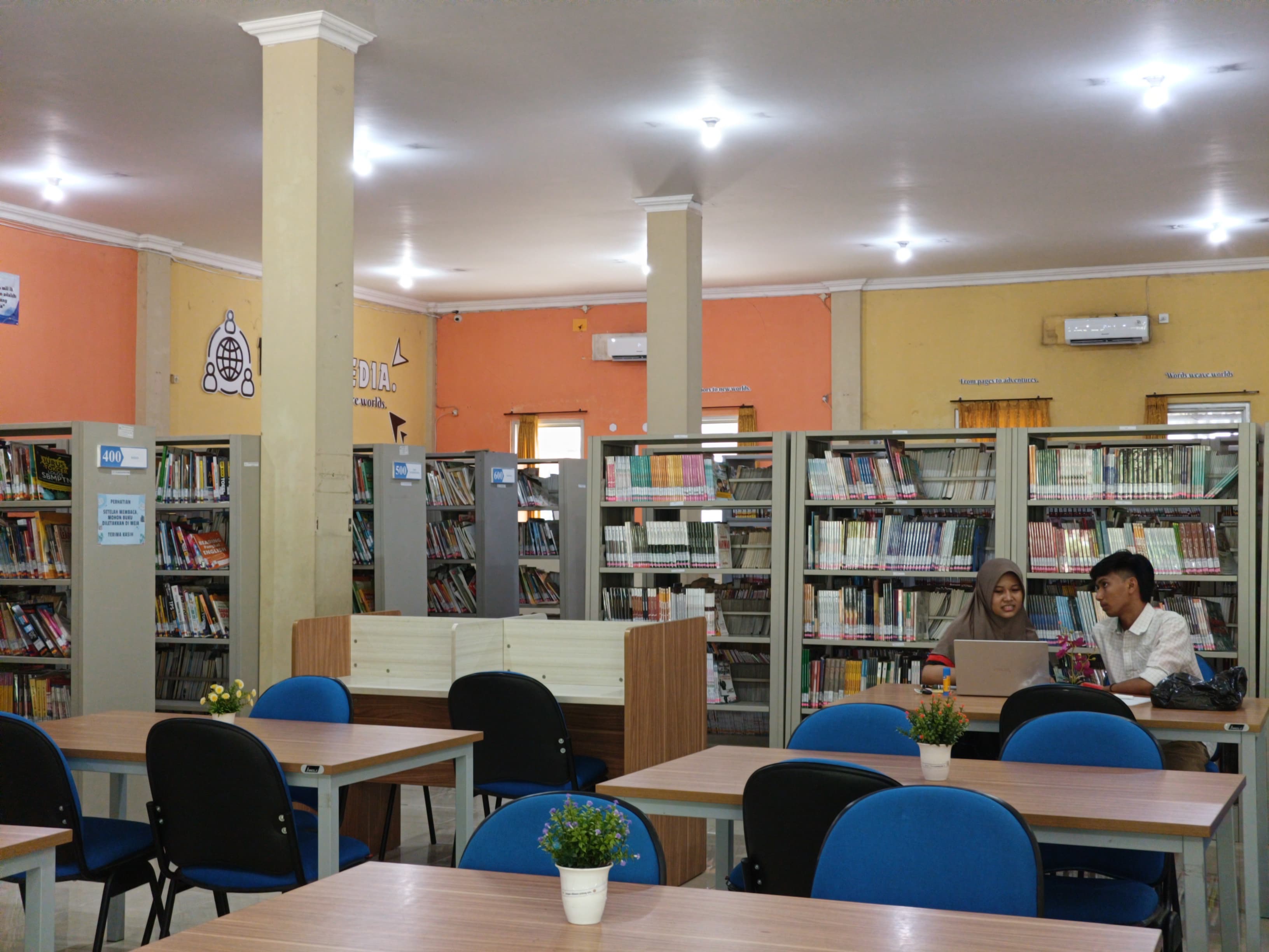 MENARIK KALANGAN REMAJA UNTUK KE PERPUSTAKAAN