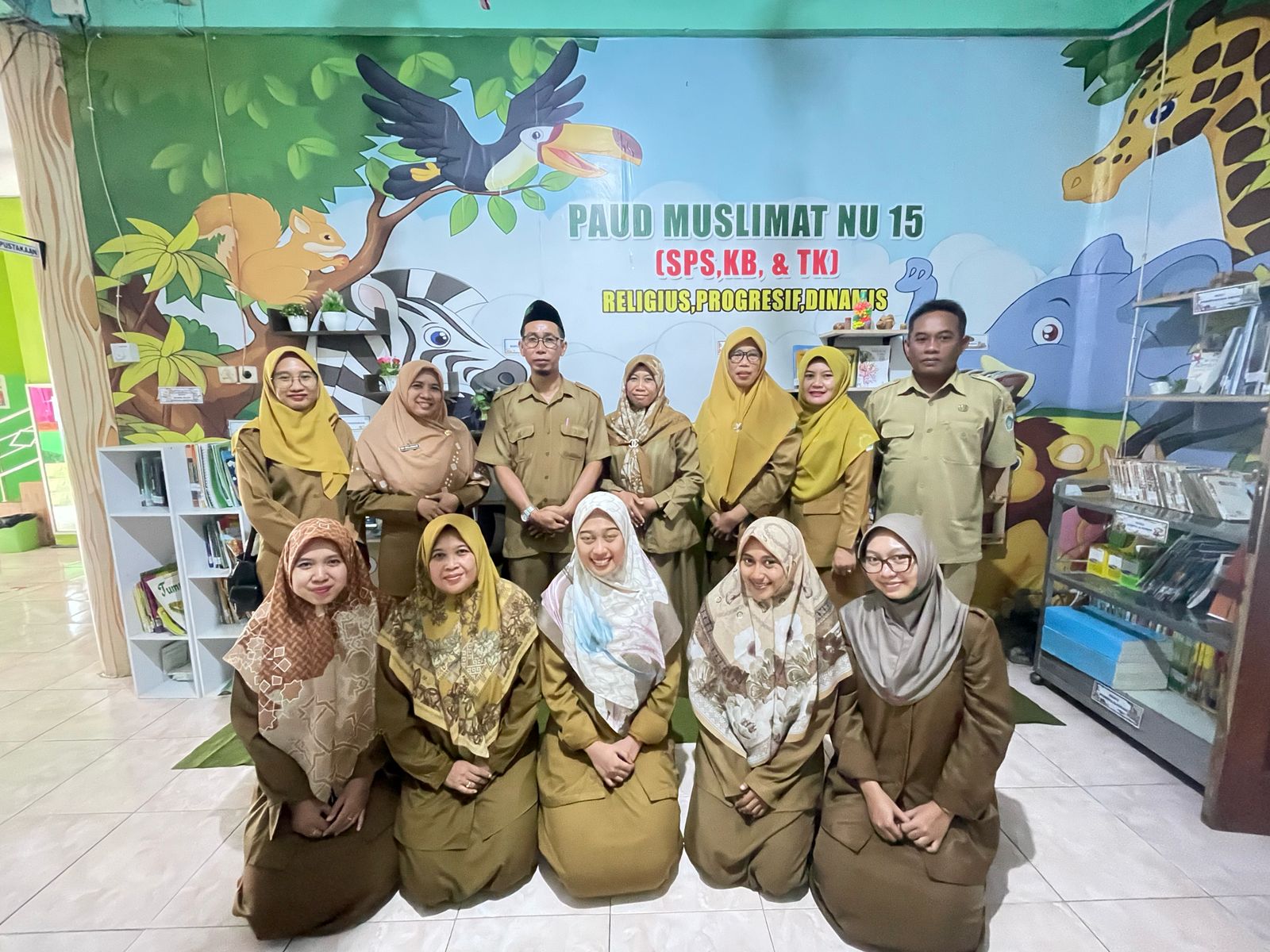 SOSIALISASI PENYELENGGARAAN PERPUSTAKAN SEKOLAH DI PERPUSTAKAAN PAUD MUSLIMAT NAHDATUL ULAMA 5 LAMONGAN