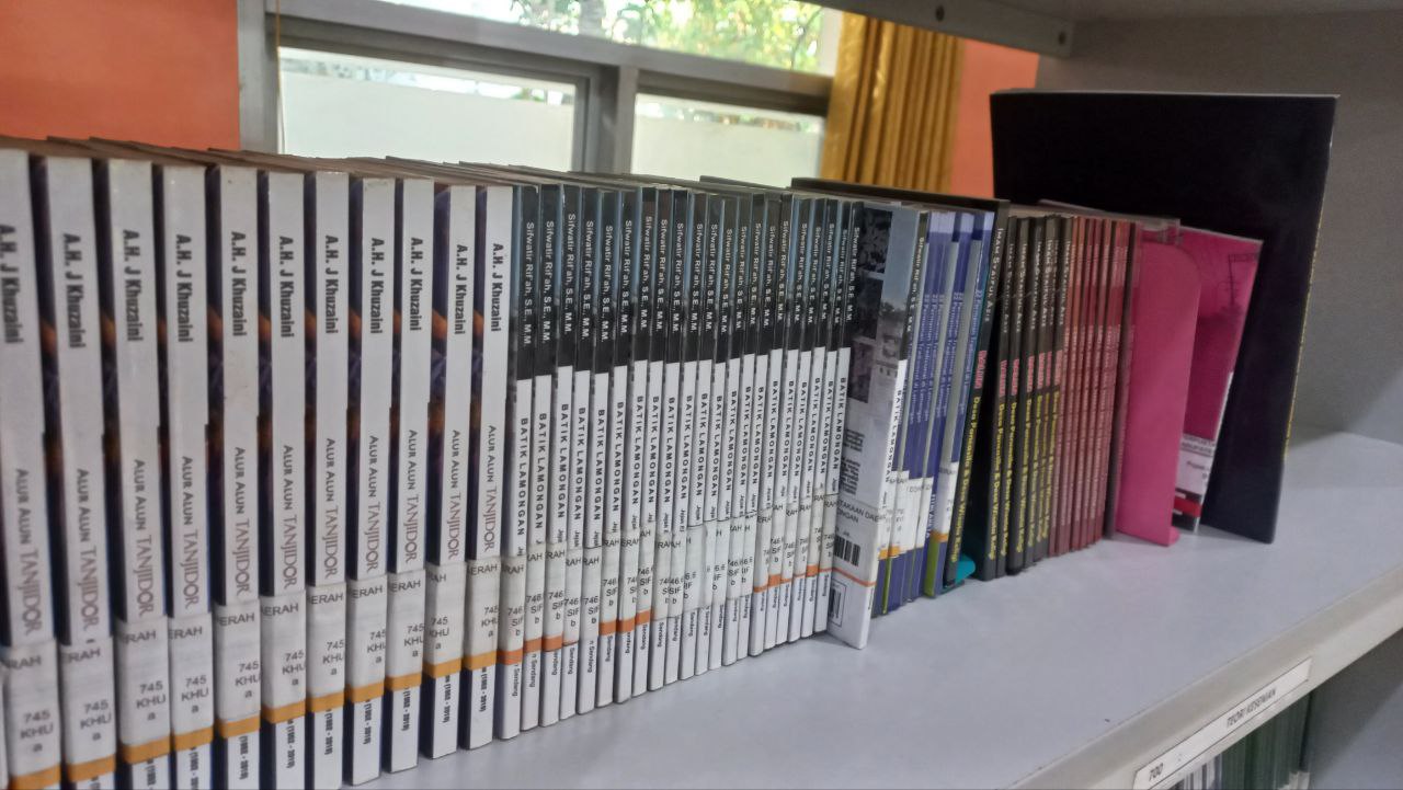 KOLEKSI LOKAL KONTEN PERPUSTAKAAN DAERAH LAMONGAN : MENYELAMI SEJARAH DAN BUDAYA LAMONGAN