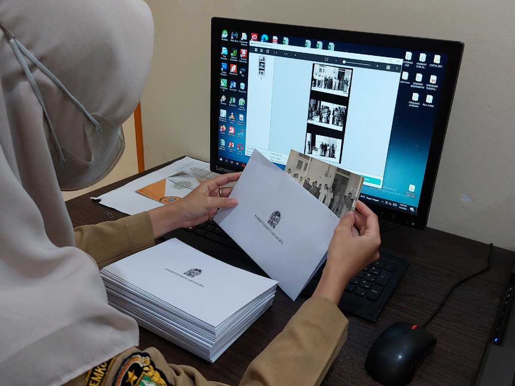 PELESTARIAN ARSIP FOTO YANG MERUPAKAN BAGIAN KECIL DARI KEGIATAN PENGELOLAAN ARSIP STATIS