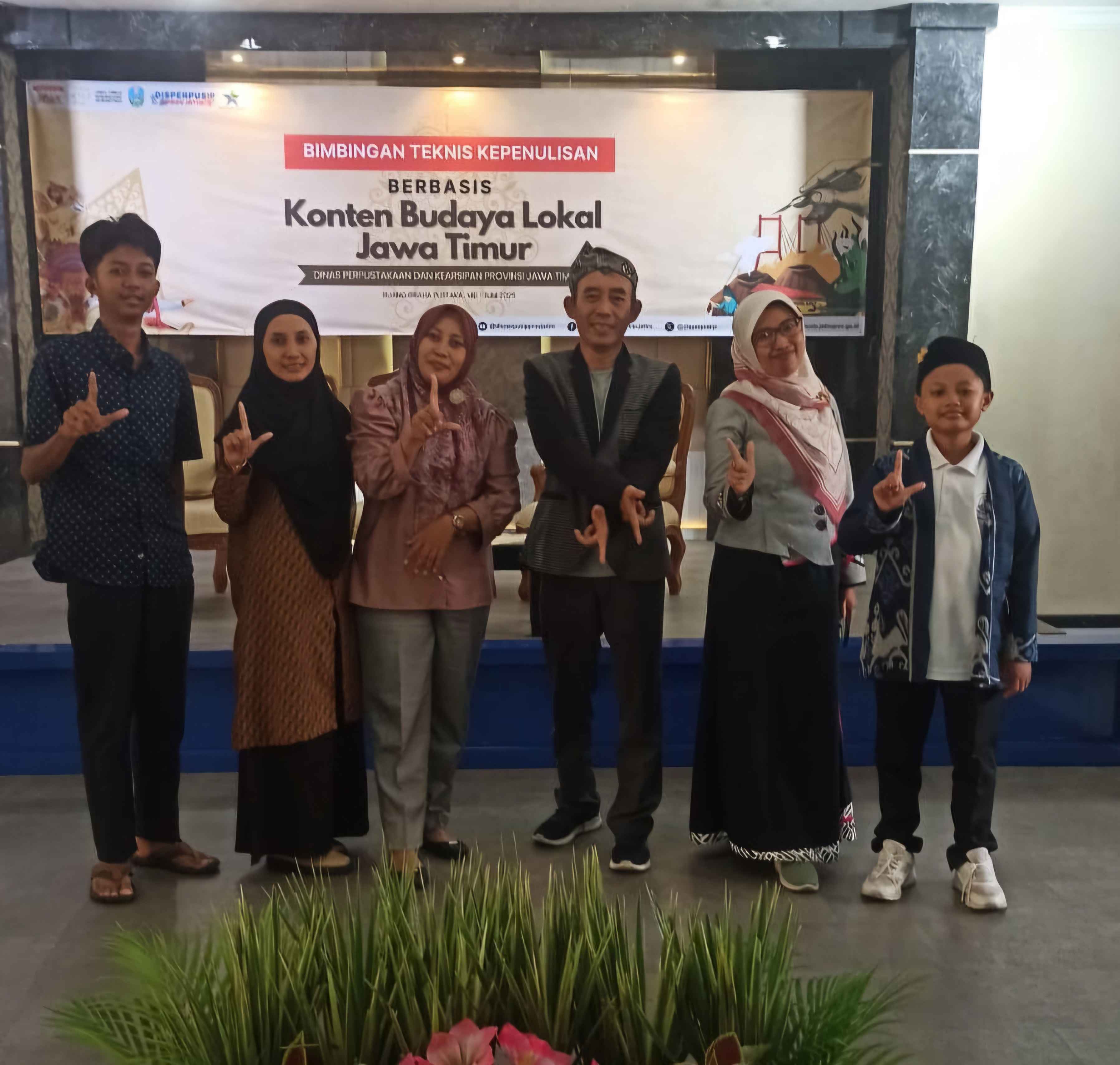 KETIKA DAWET MENJADI CERITA : KIPRAH FITRIYAH MENJAGA TRADISI LAMONGAN