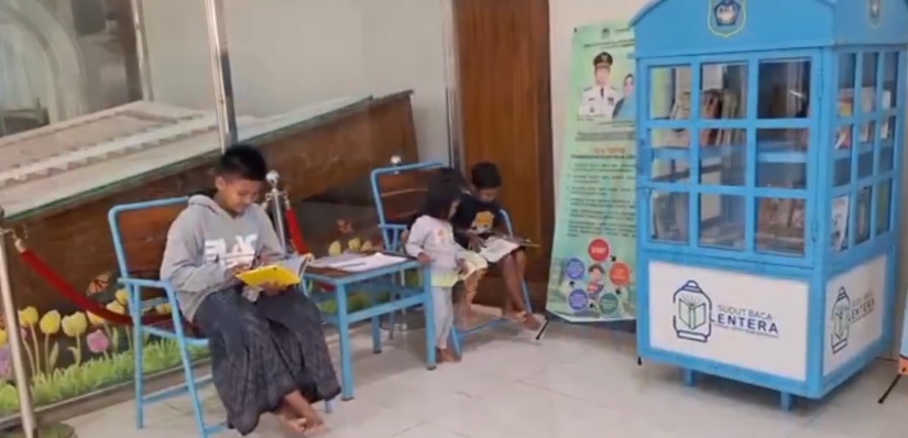 MENYALAKAN CAHAYA ILMU DI RUMAH ALLAH, SUDUT BACA LENTERA HADIR DI MASJID AGUNG LAMONGAN