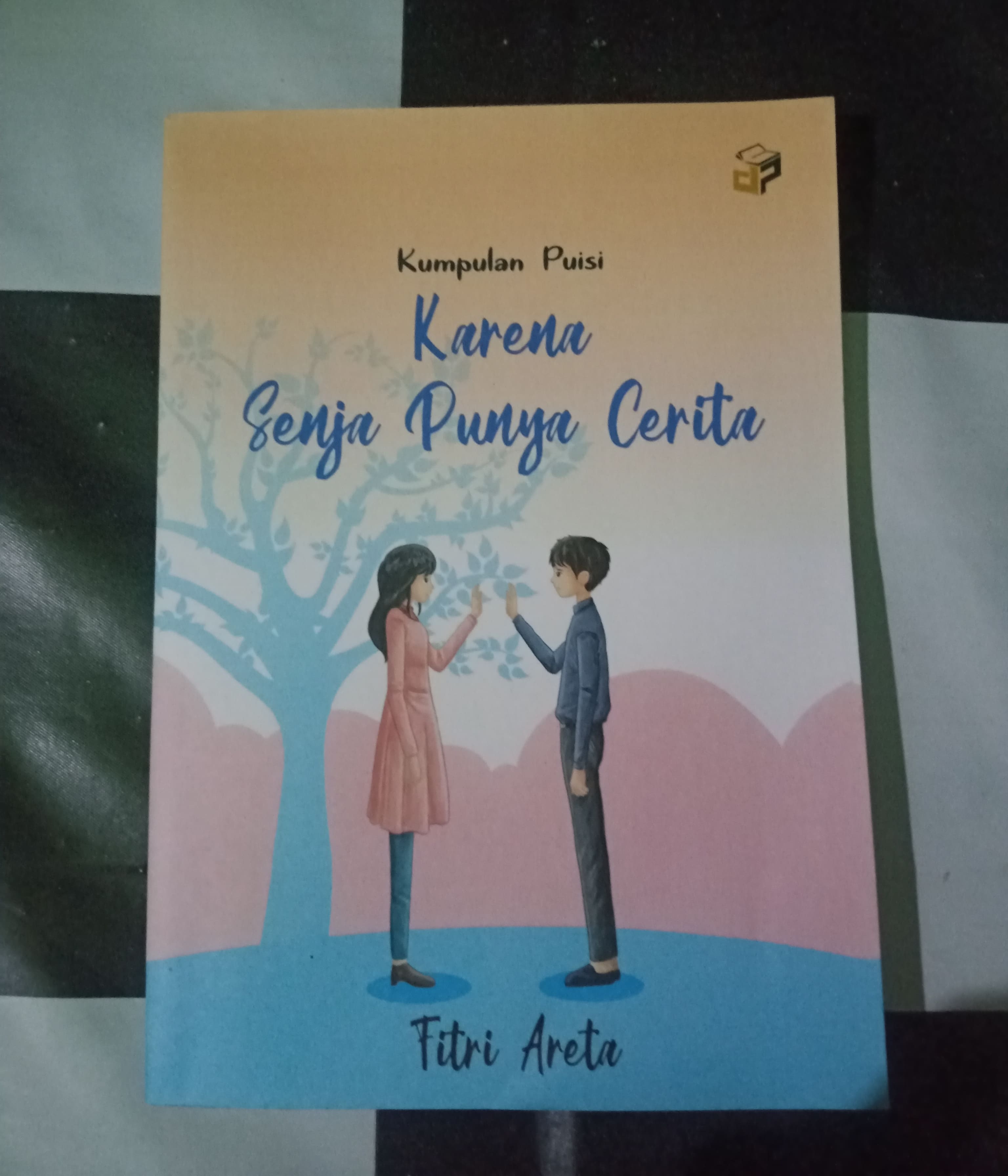 Review buku Karena Senja Punya Cerita