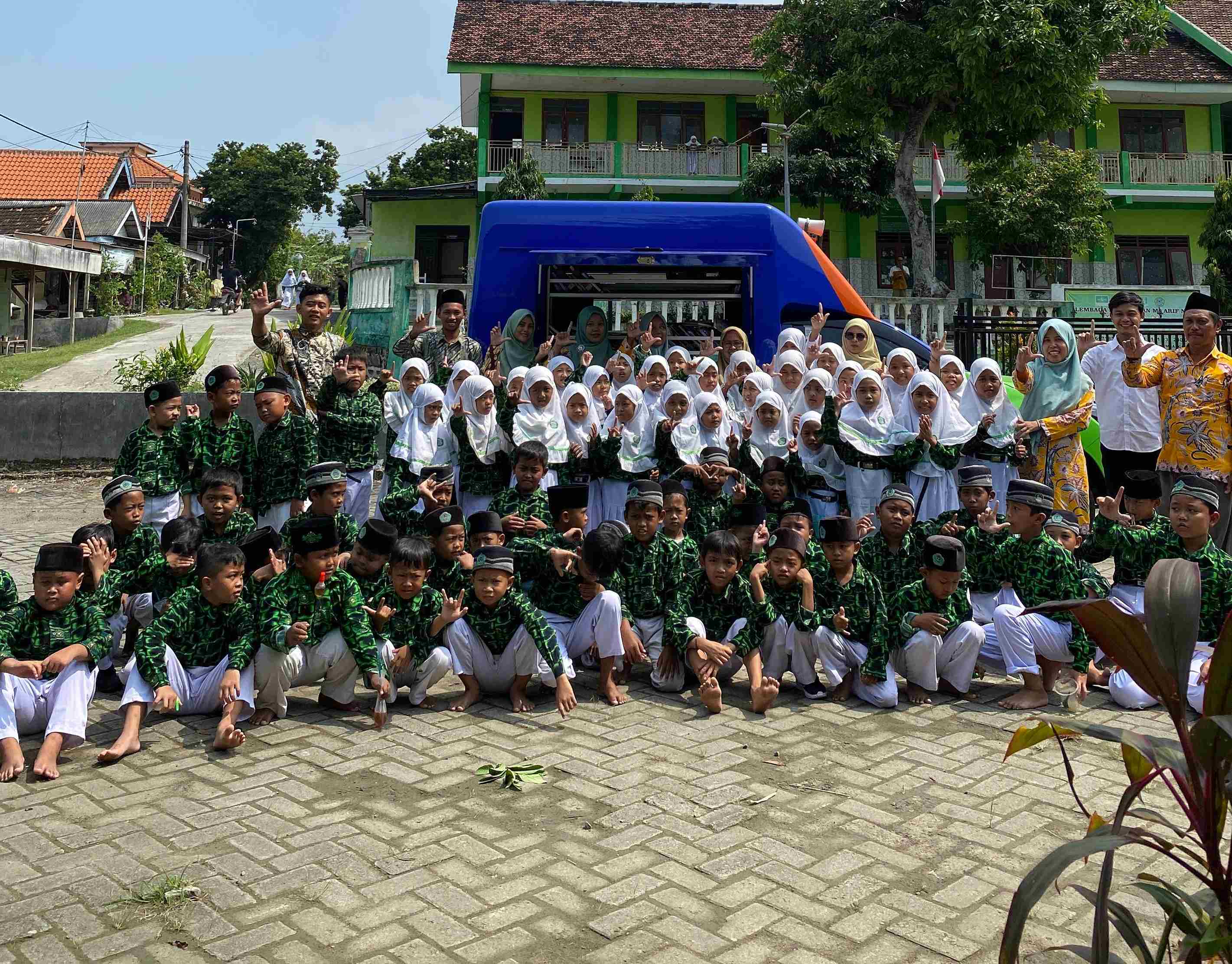 LITERASI SERU GOES TO SCHOOL : MI MIFTAHUL ULUM TLOGOAGUNG & ARPUSDA BERGERAK BERSAMA GIATKAN LITERASI