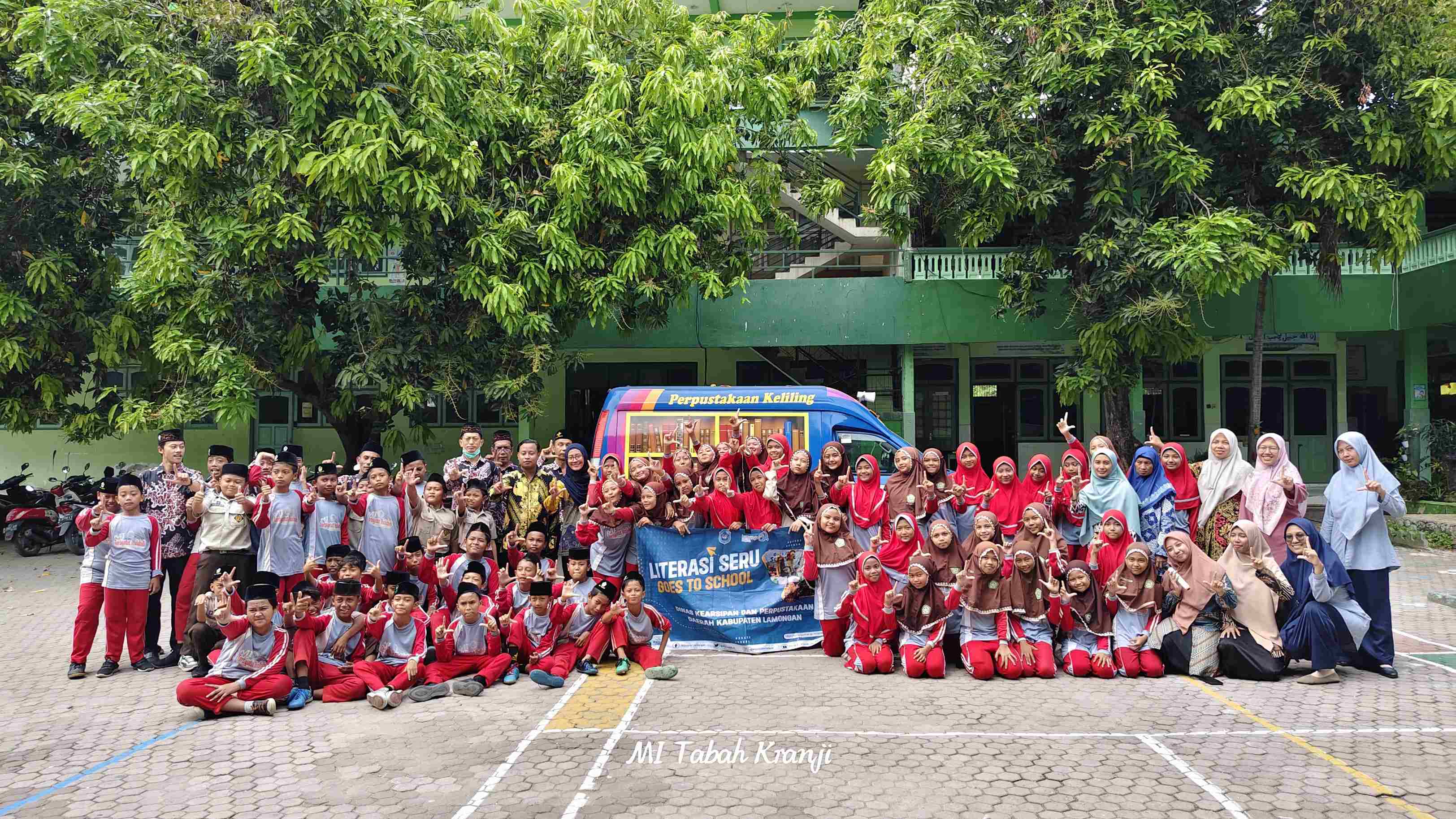 Siswa MI Tarbiyatut Tholabah Antusias Ikuti Literasi Seru Goes to School
