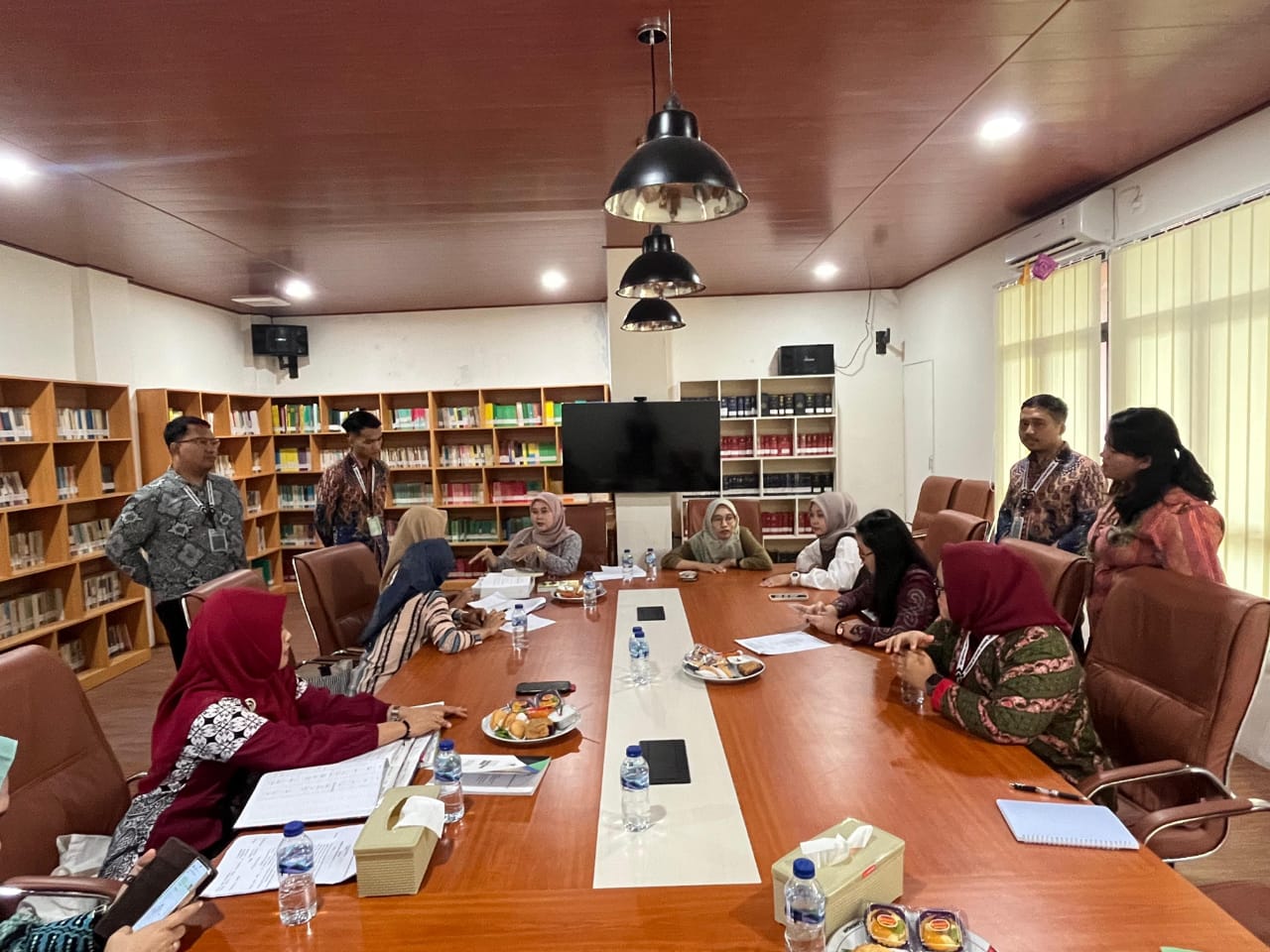 PERPUSTAKAAN KHUSUS DALAM BINGKAI STANDAR NASIONAL: MENAKAR IMPLEMENTASI PERATURAN PERPUSNAS NOMO...