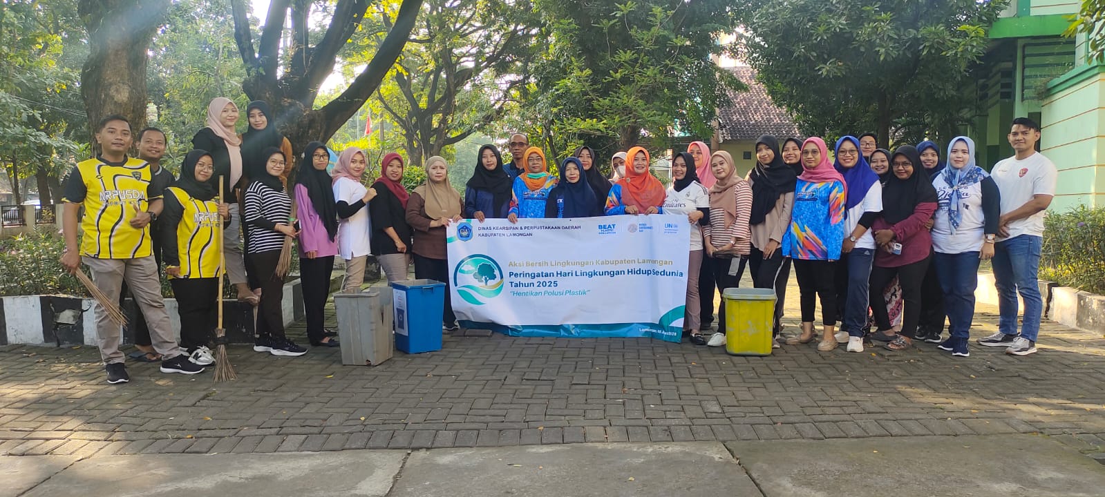 DINAS ARPUSDA KABUPATEN LAMONGAN TURUT SUKSESKAN AKSI BERSIH-BERSIH LINGKUNGAN PERINGATI HARI LIN...