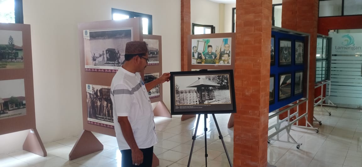 DIREKTUR KAMILA PERS KUNJUNGI RUANG PAMERAN ARSIP ARPUSDA