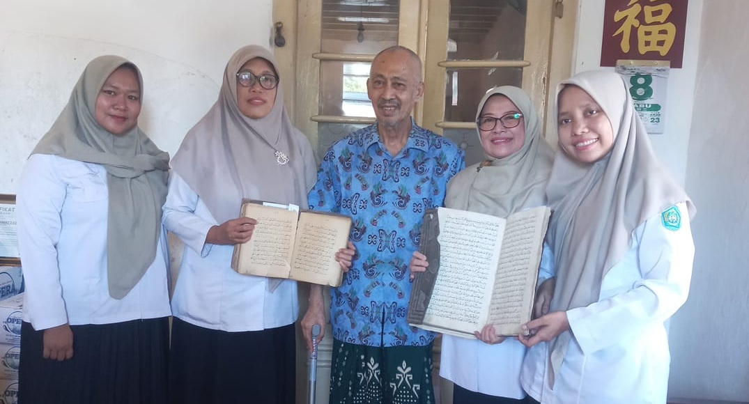Foto: Dinas Kearsipan dan Perpustakaan Daerah Kabupaten Lamongan Lakukan Penelusuran dan Pendataan Naskah Kuno