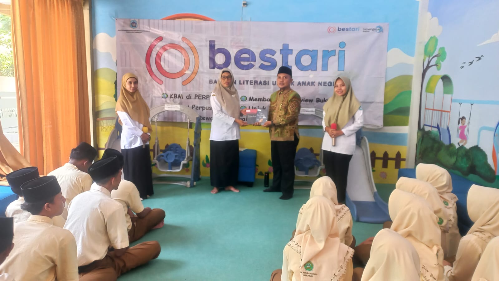 Dinas Arpusda Berliterasi Bersama MA Pembangunan Kecamatan Lamongan
