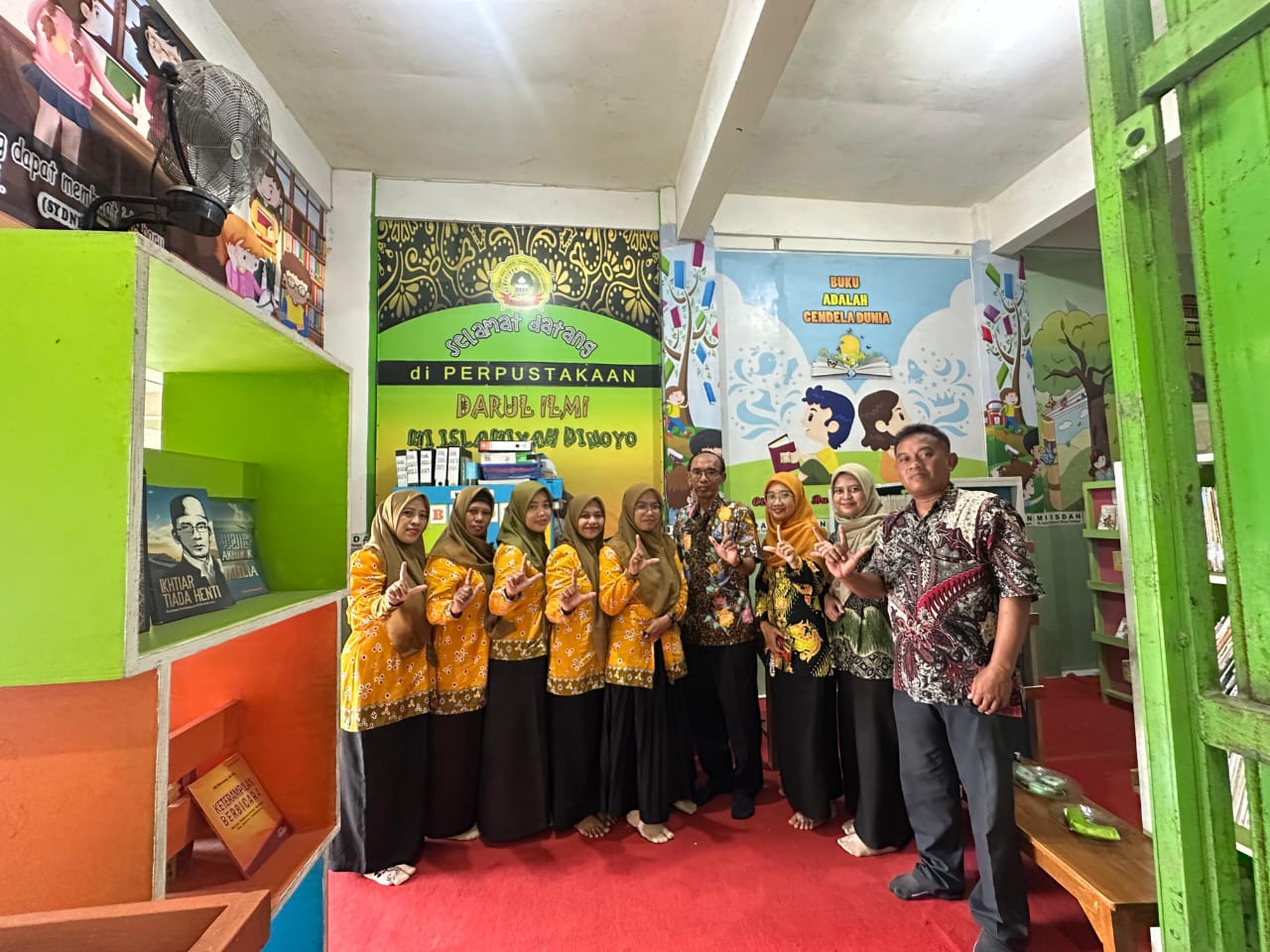 Perkuat Literasi Sekolah, Dinas Arpusda Lamongan Lakukan Visitasi Dan Pembinaan Di Perpustakaan Darul Ilmi