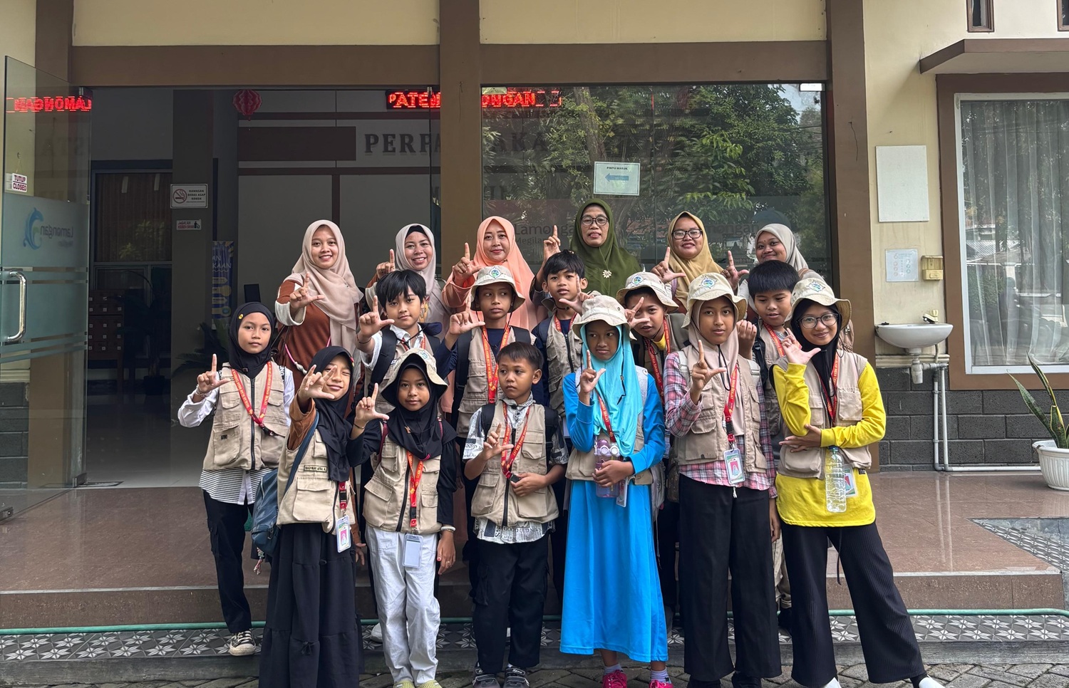 Foto: Mi Plus Insan Cendekia Paciran Giatkan Literasi Dengan Berkunjung Ke Perpusda Lamongan