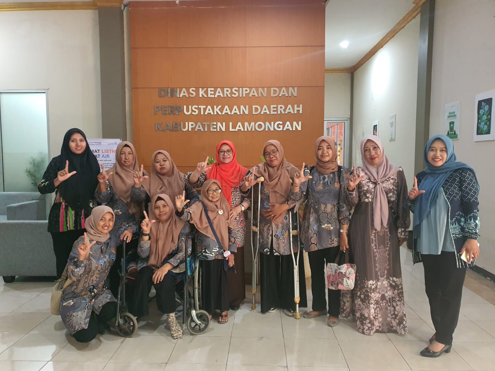 Foto: HWDI Lamongan Kunjungi Arpusda, Manfaatkan Layanan Baca dan Multimedia